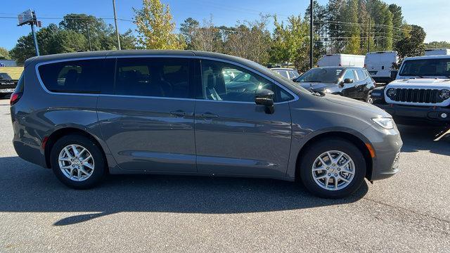 new 2025 Chrysler Pacifica car, priced at $39,425