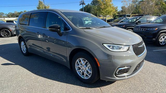 new 2025 Chrysler Pacifica car, priced at $39,425