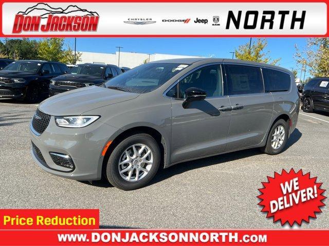 new 2025 Chrysler Pacifica car, priced at $39,425