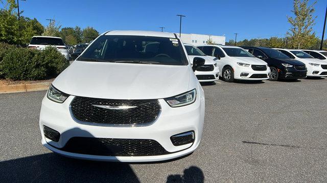 new 2025 Chrysler Pacifica car, priced at $39,425