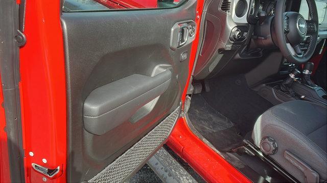 new 2025 Jeep Wrangler car, priced at $46,890