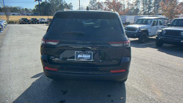 new 2025 Jeep Grand Cherokee car, priced at $42,995