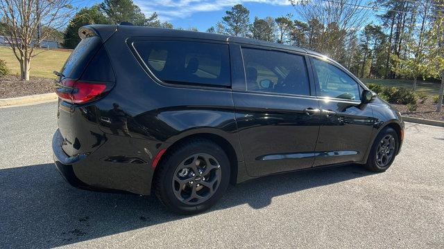 used 2022 Chrysler Pacifica Hybrid car, priced at $24,995