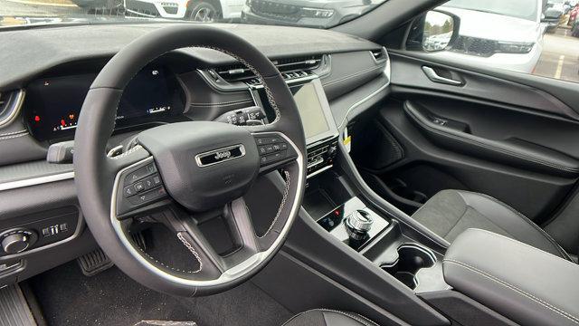 new 2025 Jeep Grand Cherokee car, priced at $48,170