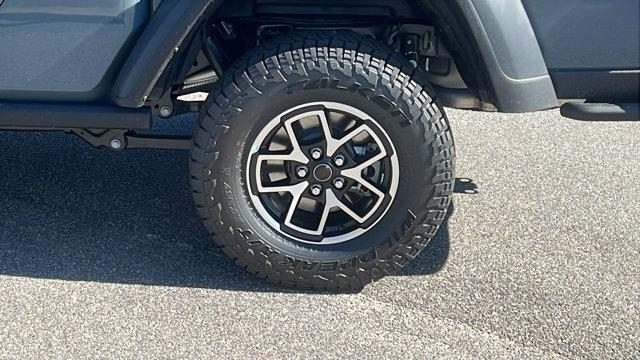 new 2025 Jeep Gladiator car, priced at $56,380