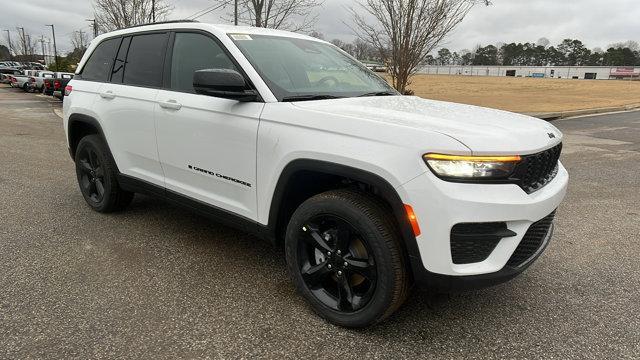 new 2025 Jeep Grand Cherokee car, priced at $41,999