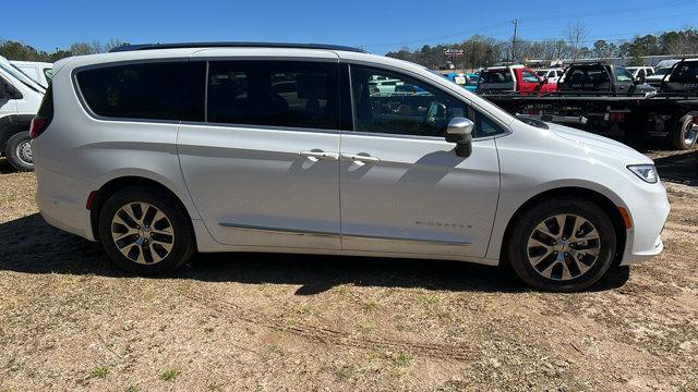 new 2025 Chrysler Pacifica Hybrid car, priced at $45,480