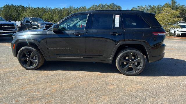 new 2025 Jeep Grand Cherokee car, priced at $41,999