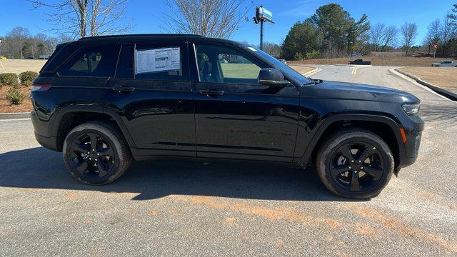 new 2025 Jeep Grand Cherokee car, priced at $41,999