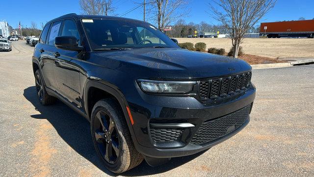 new 2025 Jeep Grand Cherokee car, priced at $41,999