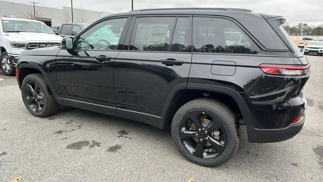 new 2025 Jeep Grand Cherokee car, priced at $42,995