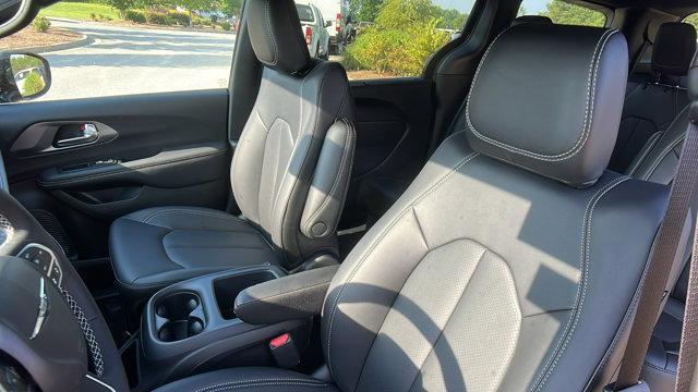 new 2025 Chrysler Pacifica car, priced at $39,995