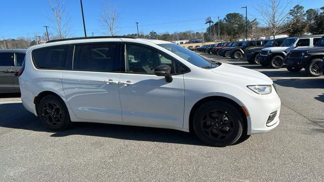 new 2025 Chrysler Pacifica Hybrid car, priced at $59,780