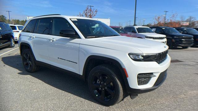 new 2025 Jeep Grand Cherokee car, priced at $44,475