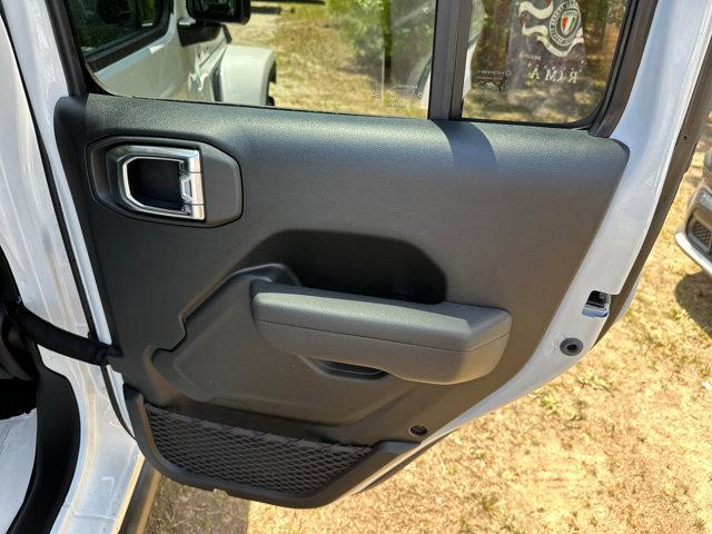 new 2025 Jeep Gladiator car, priced at $39,995