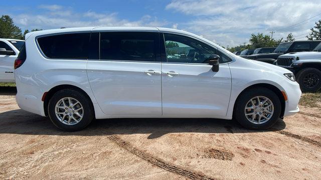 new 2025 Chrysler Pacifica car, priced at $45,725