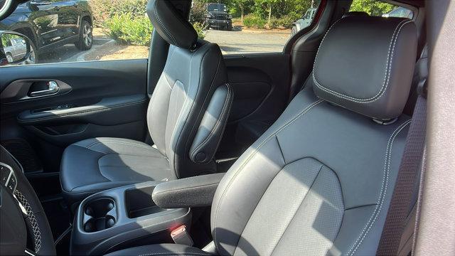 new 2025 Chrysler Pacifica car, priced at $38,999