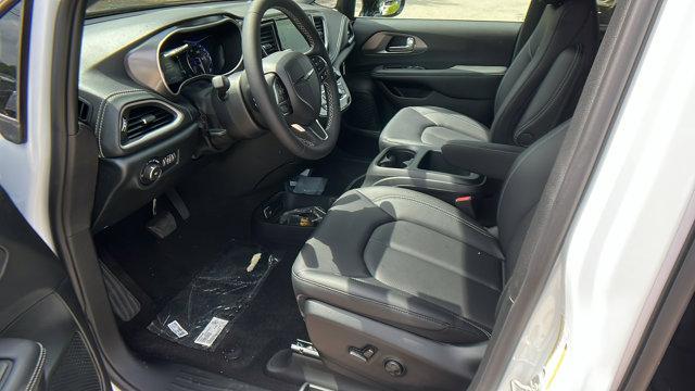 new 2025 Chrysler Pacifica car, priced at $39,995