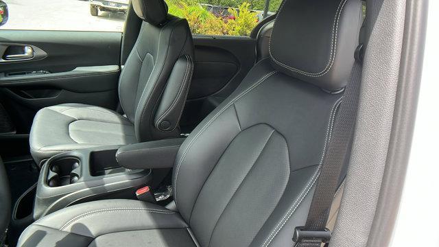 new 2025 Chrysler Pacifica car, priced at $39,995