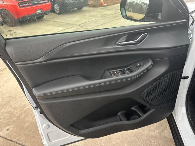 used 2024 Jeep Grand Cherokee car, priced at $29,995