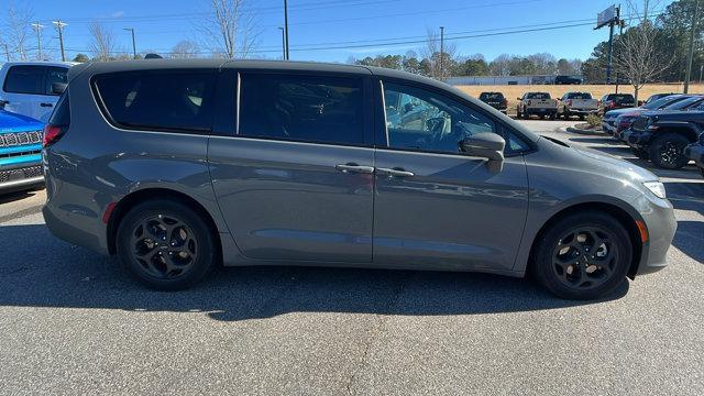 used 2022 Chrysler Pacifica Hybrid car, priced at $24,995