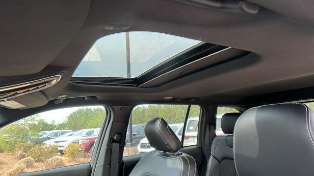 new 2025 Jeep Grand Cherokee car, priced at $49,170
