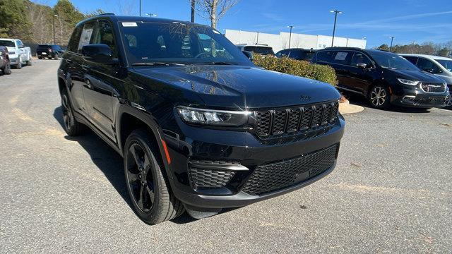 new 2025 Jeep Grand Cherokee car, priced at $43,170