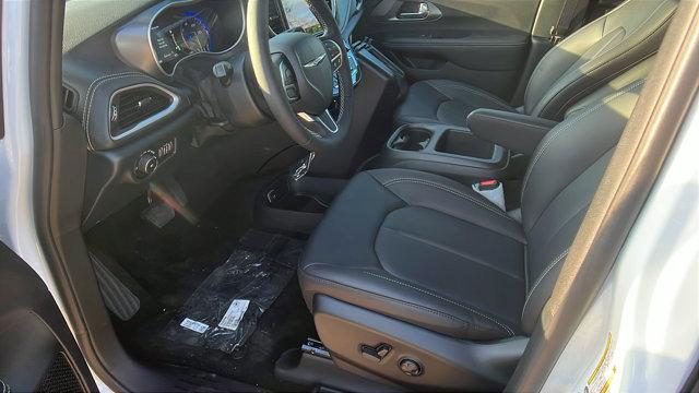new 2025 Chrysler Pacifica car, priced at $47,650