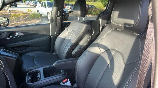 new 2025 Chrysler Pacifica car, priced at $47,650