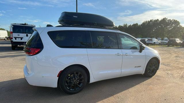 new 2025 Chrysler Pacifica car, priced at $47,650