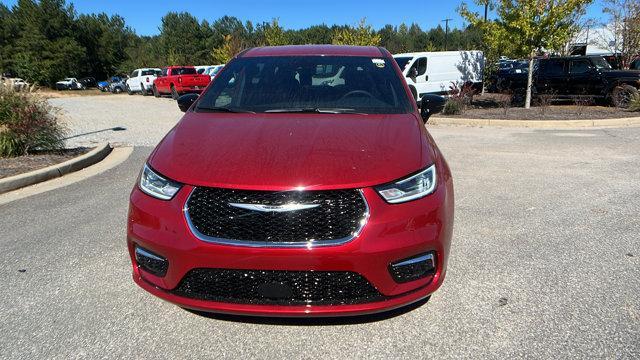 new 2025 Chrysler Pacifica car, priced at $43,925