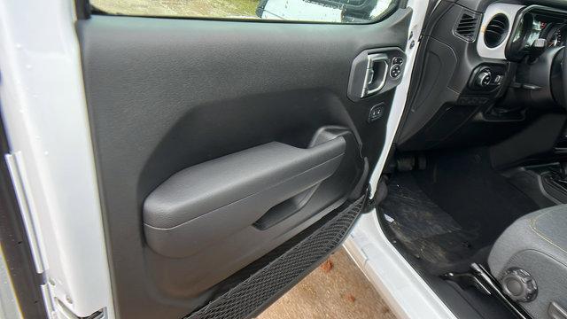 new 2025 Jeep Gladiator car, priced at $37,999