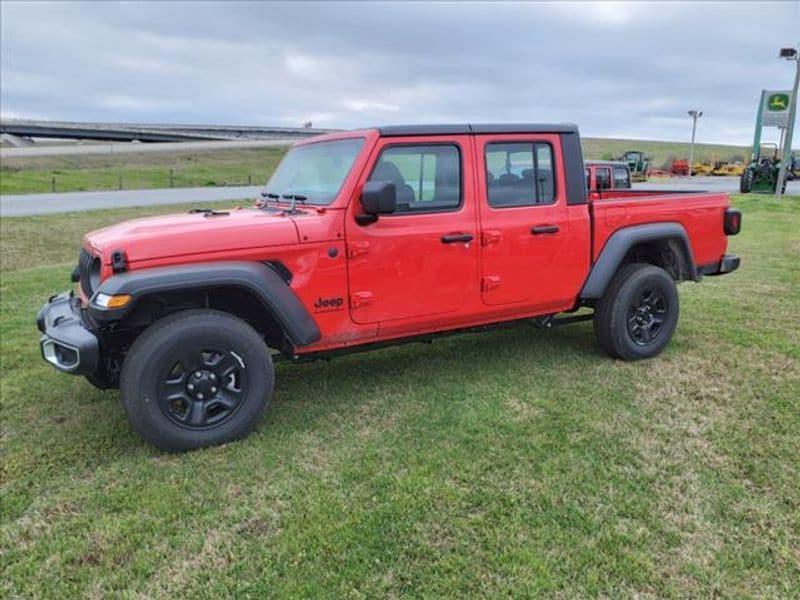 new 2024 Jeep Gladiator car, priced at $41,977