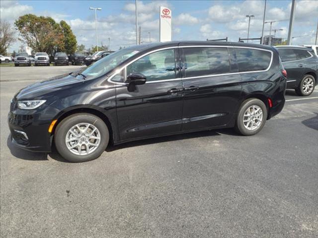 new 2025 Chrysler Pacifica car, priced at $41,977