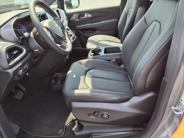 new 2025 Chrysler Pacifica car, priced at $43,440