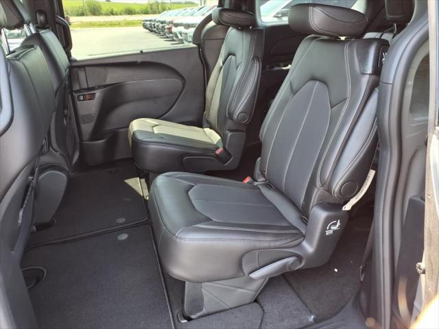 new 2025 Chrysler Pacifica car, priced at $43,440