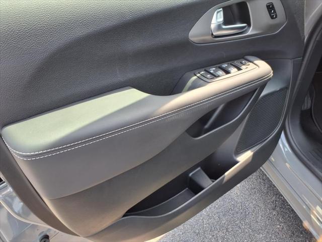 new 2025 Chrysler Pacifica car, priced at $43,440