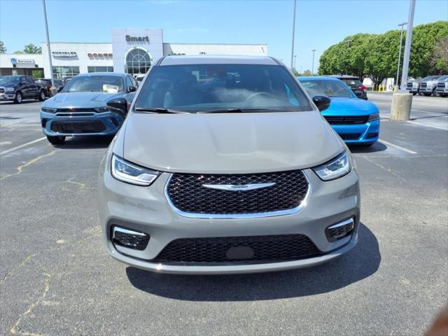 new 2025 Chrysler Pacifica car, priced at $43,440