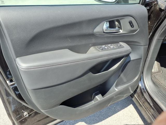 new 2025 Chrysler Pacifica car, priced at $44,225