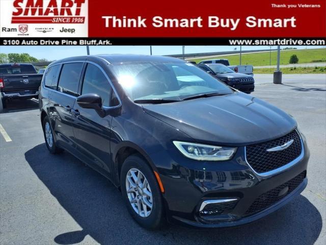 new 2025 Chrysler Pacifica car, priced at $42,777