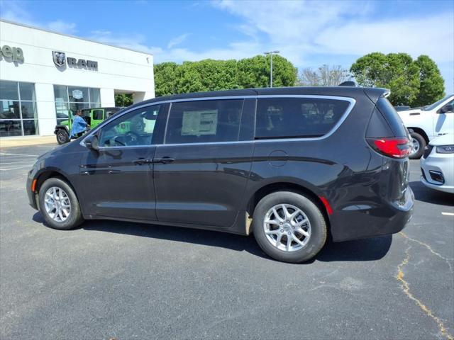 new 2025 Chrysler Pacifica car, priced at $44,225