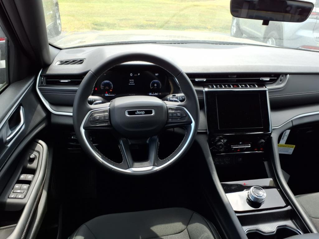 new 2025 Jeep Grand Cherokee car, priced at $38,988