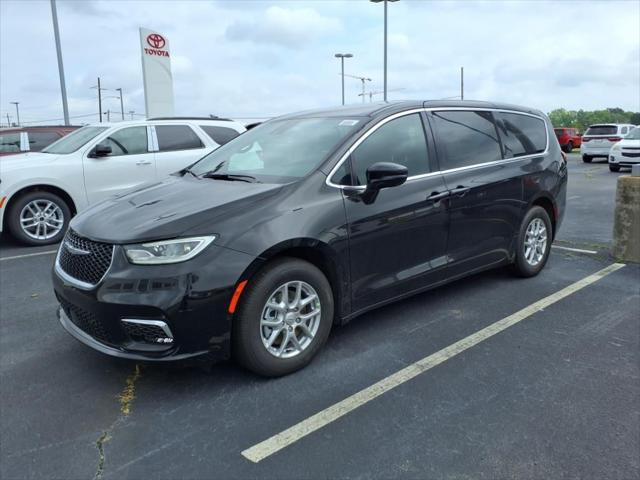new 2025 Chrysler Pacifica car, priced at $43,989