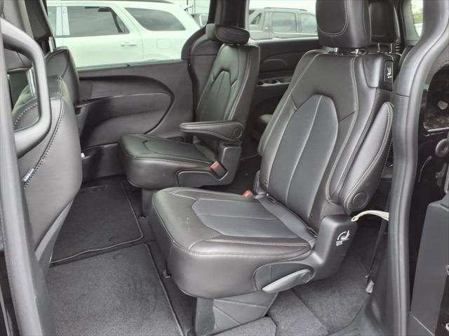 new 2025 Chrysler Pacifica car, priced at $43,989