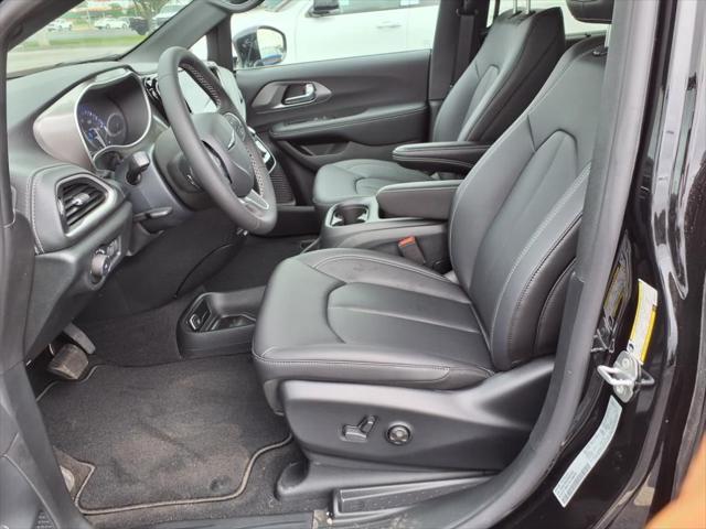 new 2025 Chrysler Pacifica car, priced at $43,989