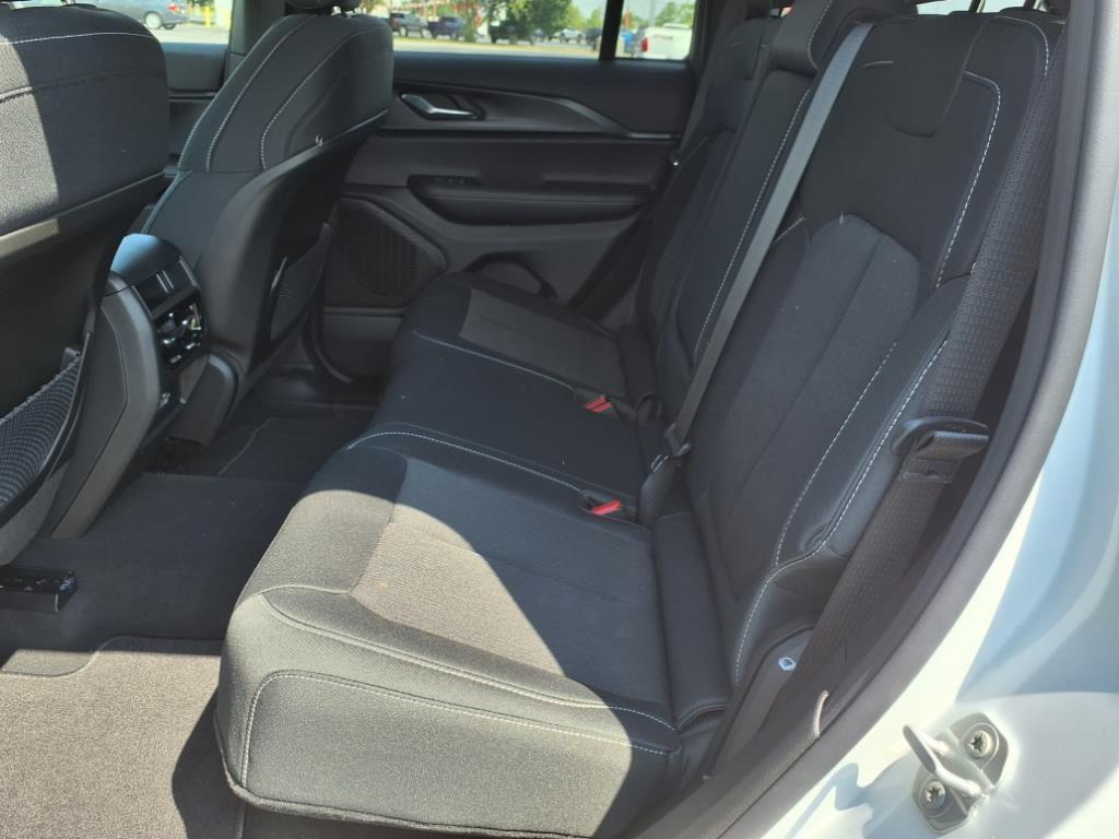 new 2025 Jeep Grand Cherokee car, priced at $38,687