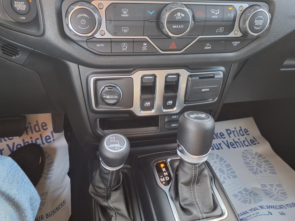 new 2025 Jeep Wrangler car, priced at $38,921