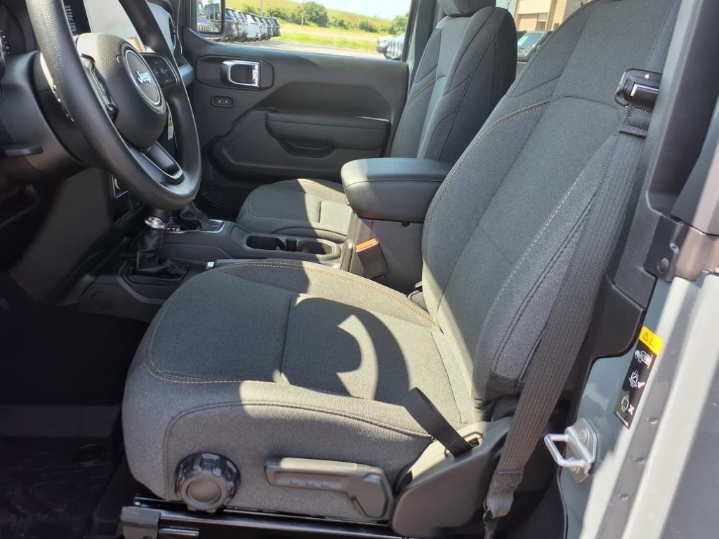 new 2025 Jeep Wrangler car, priced at $39,871