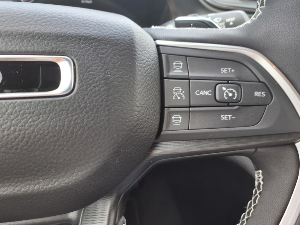 new 2025 Jeep Grand Cherokee car, priced at $42,577
