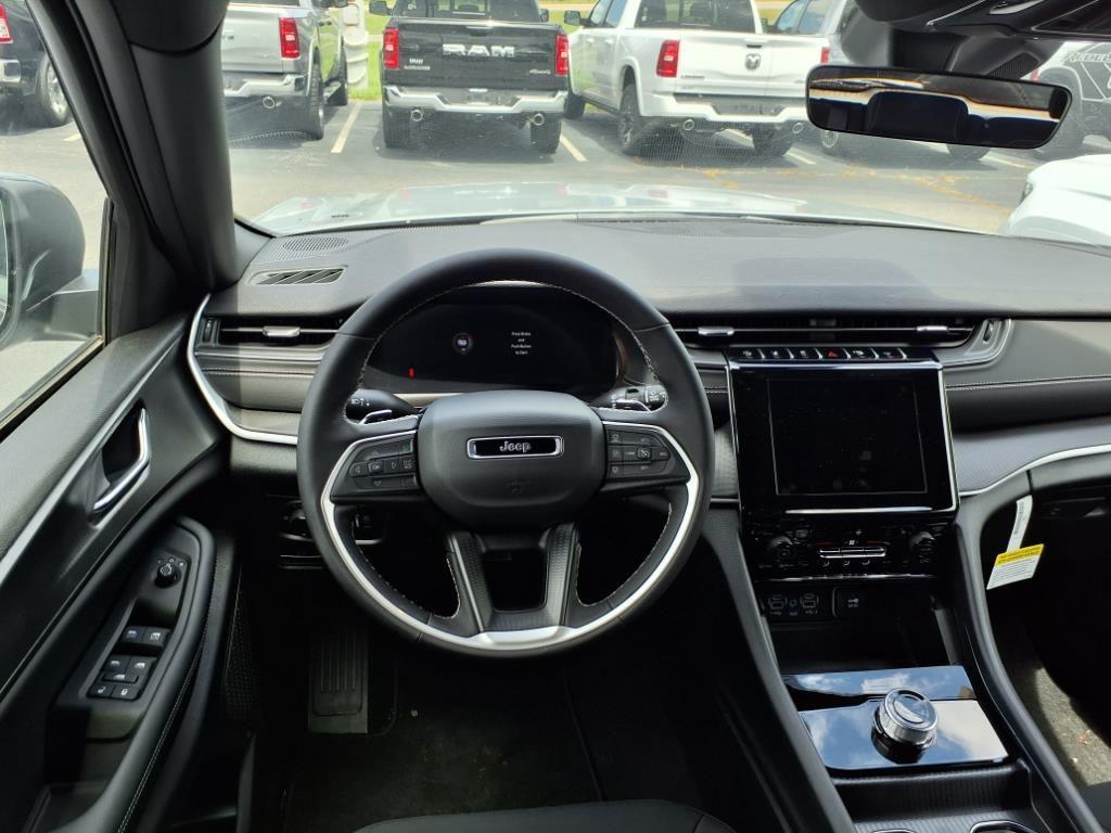 new 2025 Jeep Grand Cherokee car, priced at $42,577